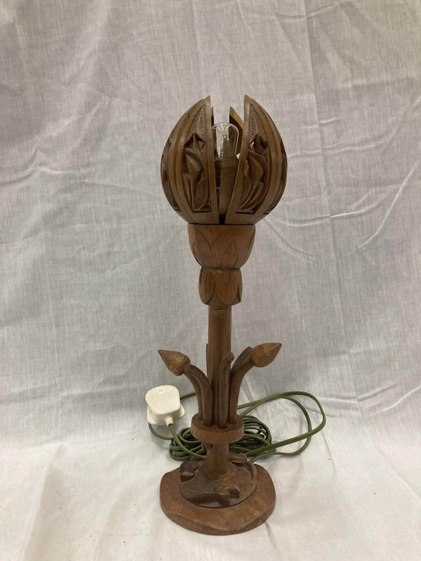 AN ARTS & CRAFTS STYLE WALNUT LOTUS FLOWER LAMP WHICH TURNS TO REVEAL THE FLOWER, IN WORKING ORDER