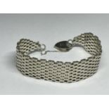 A MARKED SILVER GATE BRACELET