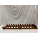 A MAHOGANY VENEERED DENIX GUN RACK FOR TWELVE GUNS