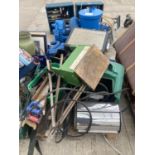 AN ASSORTMENT OF VARIOUS HOUSEHOLD CLEARANCE ITEMS