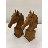 A PAIR OF CAST HORSES HEADS WITH RUST FINISH HEIGHT 24CM