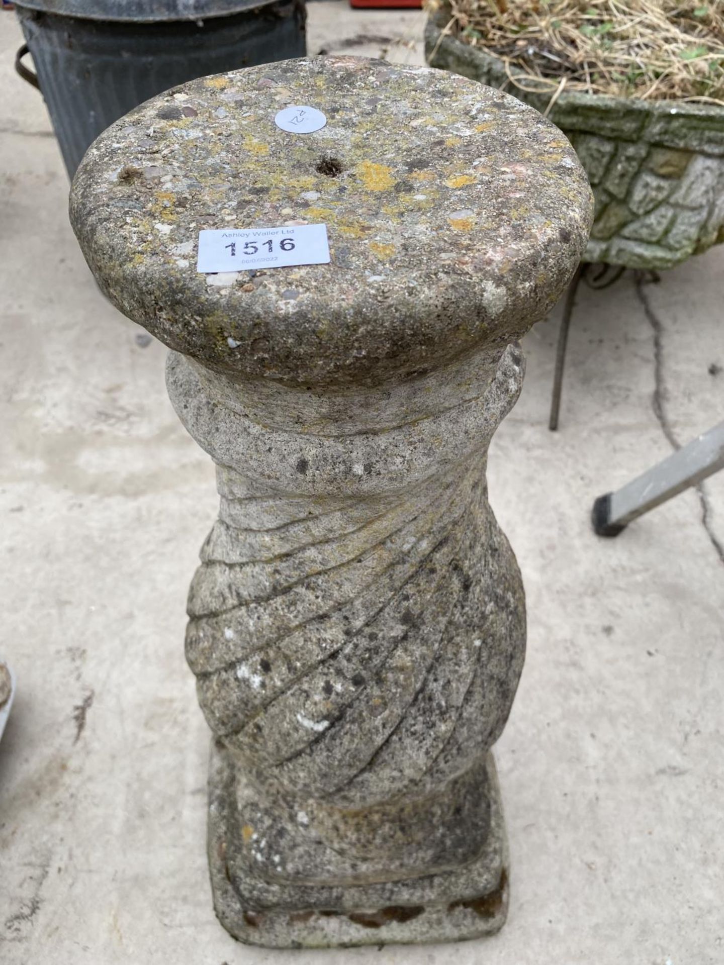 A RECONSTITUTED TURNED PEDESTAL COLUMN - Image 2 of 4