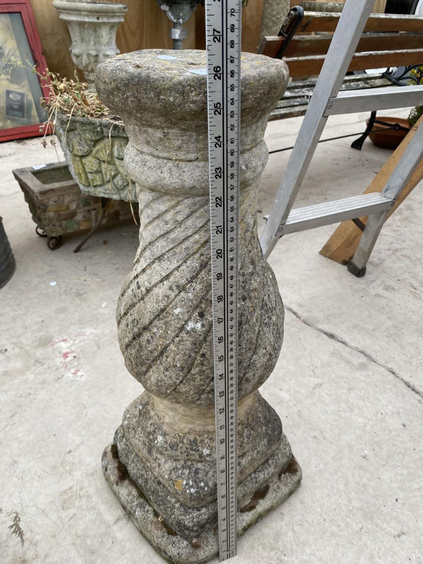 A RECONSTITUTED TURNED PEDESTAL COLUMN - Image 4 of 4