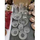 A COLLECTION OF CUT GLASS CRYSTAL ITEMS TO INCLUDE AN EDINBURGH CRYSTAL CLOCK, VASES, BOWLS, ETC