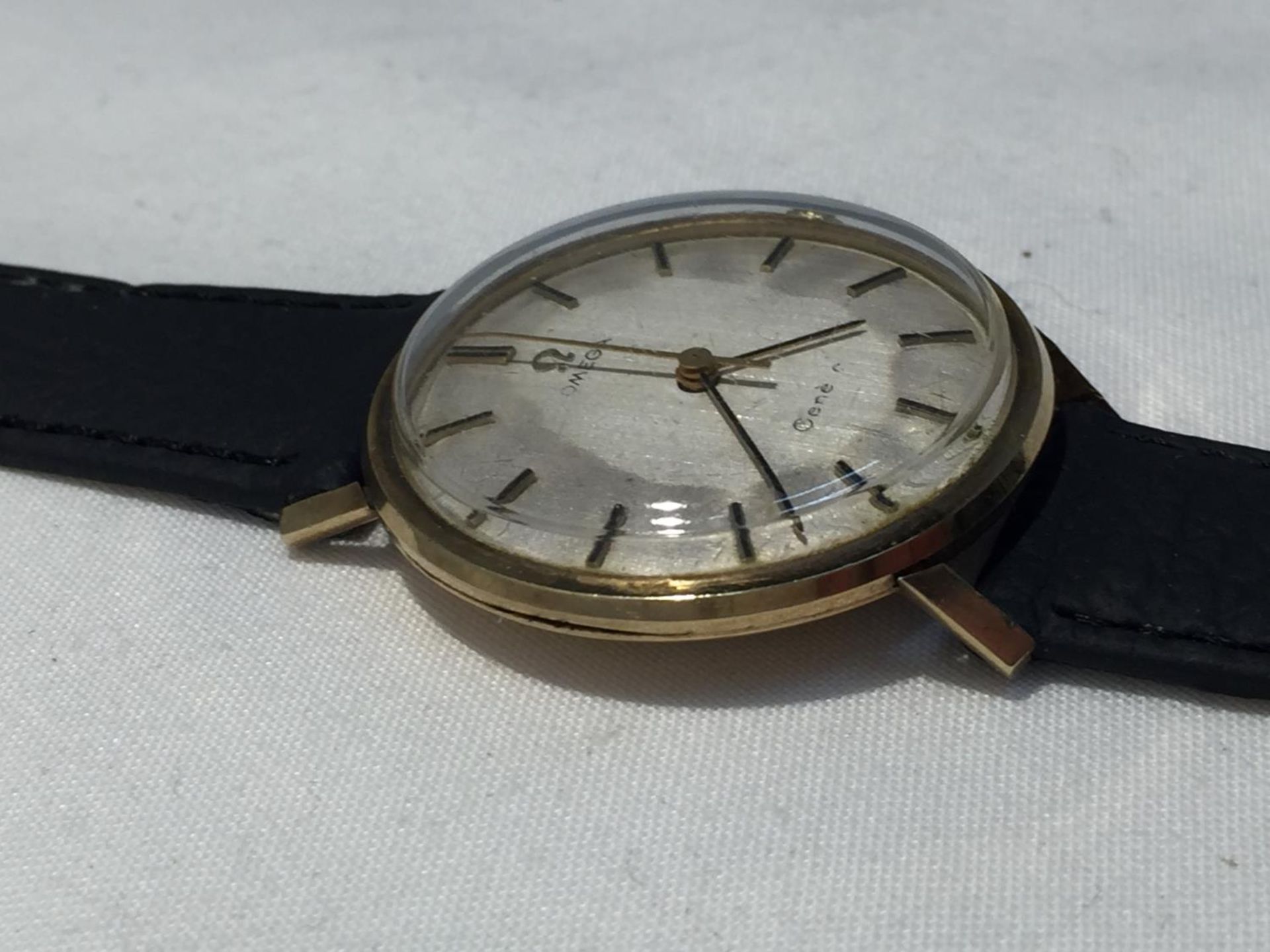 AN OMEGA GENTLEMAN'S WRIST WATCH WITH 9 CARAT GOLD CASE AND LEATHER STRAP - Image 9 of 9
