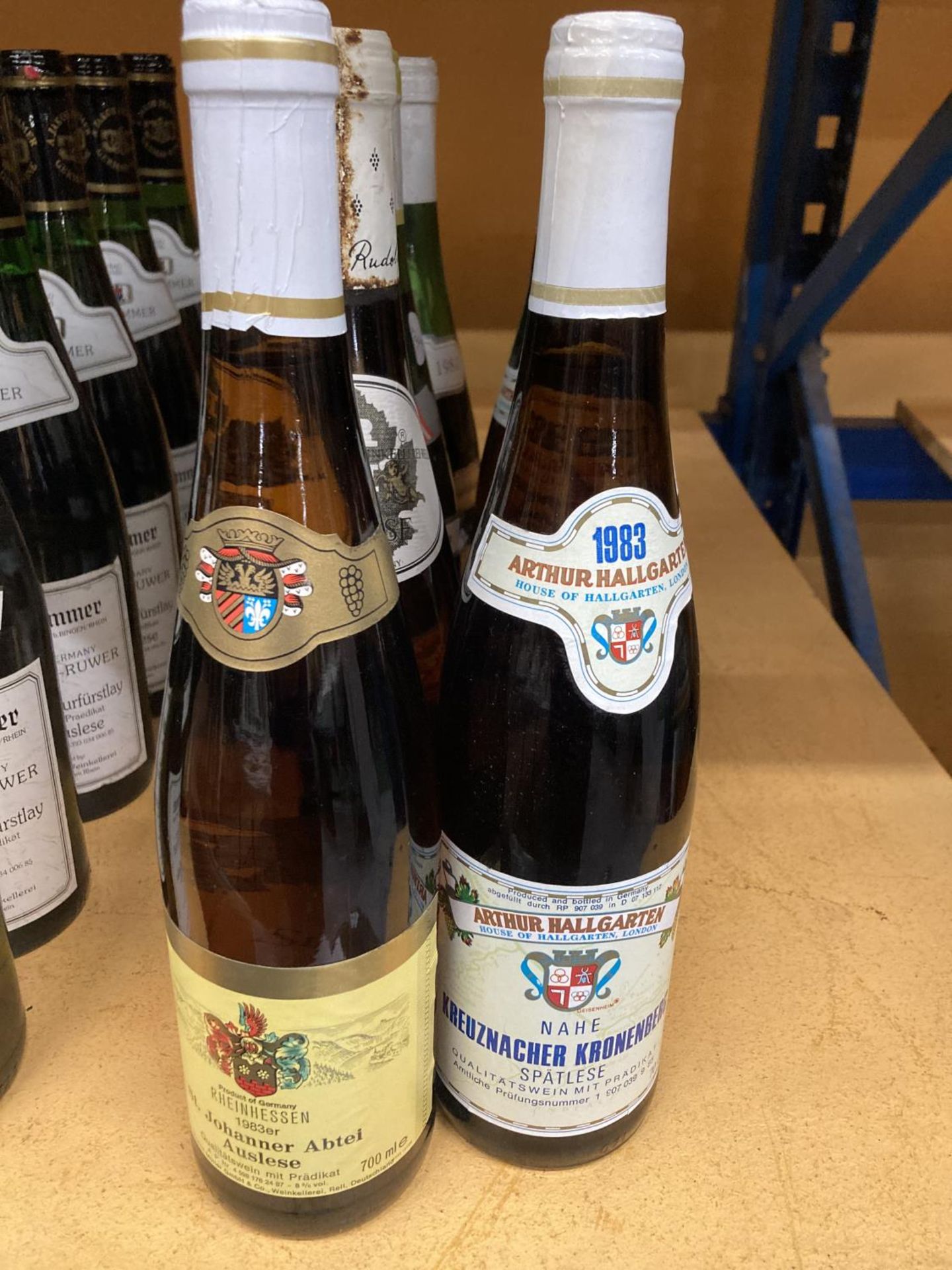 NIE BOTTLES OF VARIOUS GERMAN WINES TO INCLUDE 1983 ARTHUR HALLGARTEN NAHE KREUZNACHER KRONENBERG