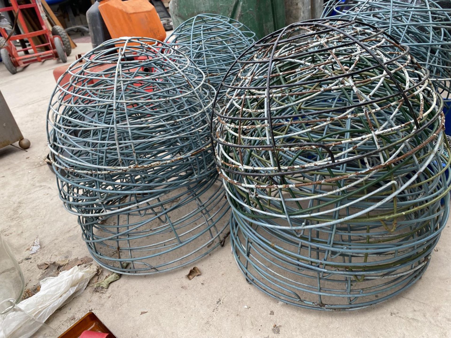 A LARGE COLLECTION OF METAL WIRE HANGING BASKETS WITH HANGING CHAINS - Image 2 of 3