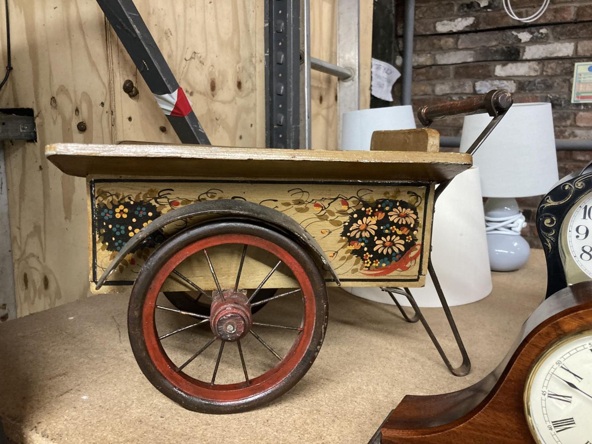 A WOODEN AND METAL VINTAGE CART WITH A HANDPAINTED FLORAL DESIGN COULD BE USED AS A GARDEN PLANTER - Image 3 of 4