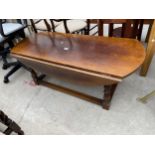 AN OAK DROP-LEAF COFFEE TABLE IN THE FORM OF A WAKES TABLE, 33X48" OPENED, ON TURNED LEGS AND