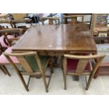 A MID 20TH CENTURY OAK DRAW-LEAF DINING TABLE AND FOUR CHAIRS
