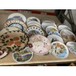 A LARGE QUANTITY OF CABINET PLATES TO INCLUDE SOUVENIR PLATES, ETC