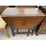 AN EARLY 20TH CENTURY OAK OVAL DINING TABLE ON BARLEYTWIST LEGS, 41X30" OPENED