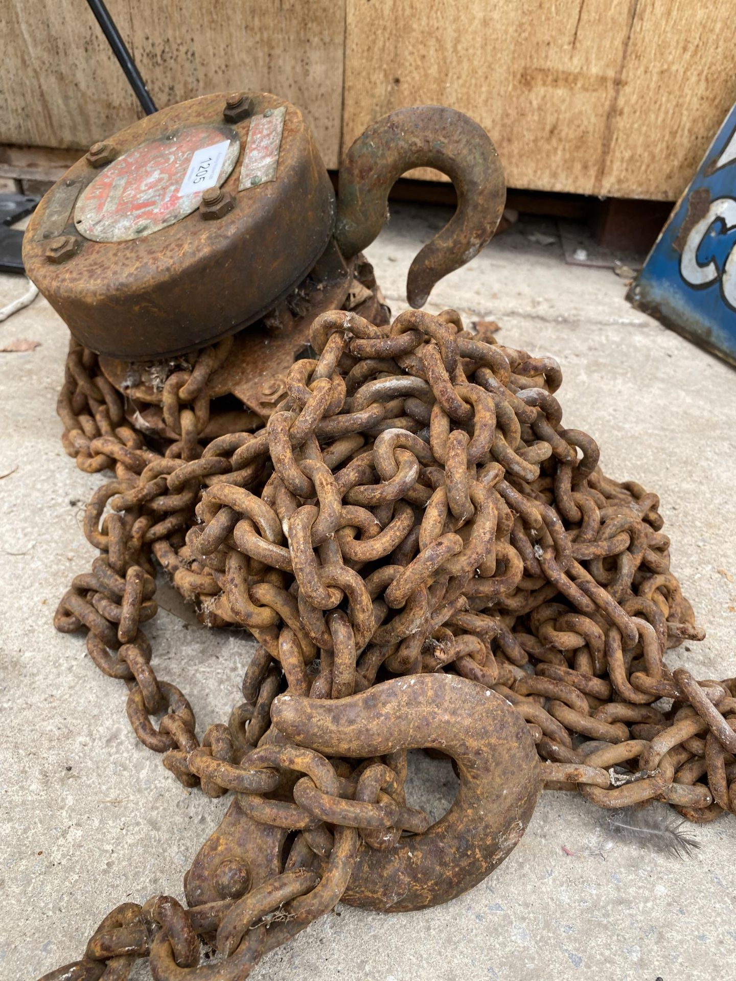 A VINTAGE BLOCK AND TACKLE - Image 3 of 3