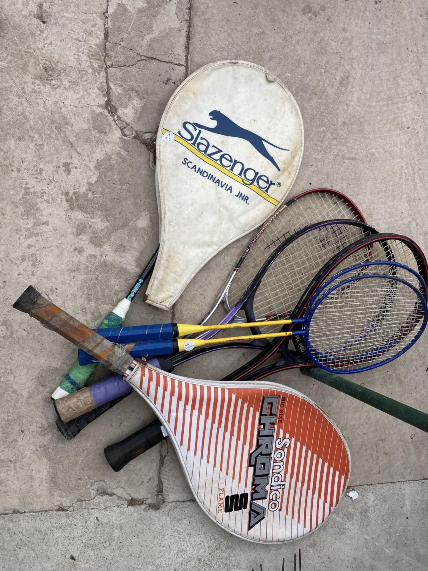A COLLECTION OF 7 TENNIS AND BADMINTON RACKETS - Image 2 of 2