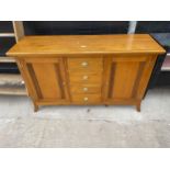 A WINSOR FURNITURE SATINWOOD SIDEBOARD, 59" WIDE ENCLOSING TWO CUPBOARDS AND FOUR DRAWERS WITH SCOOP