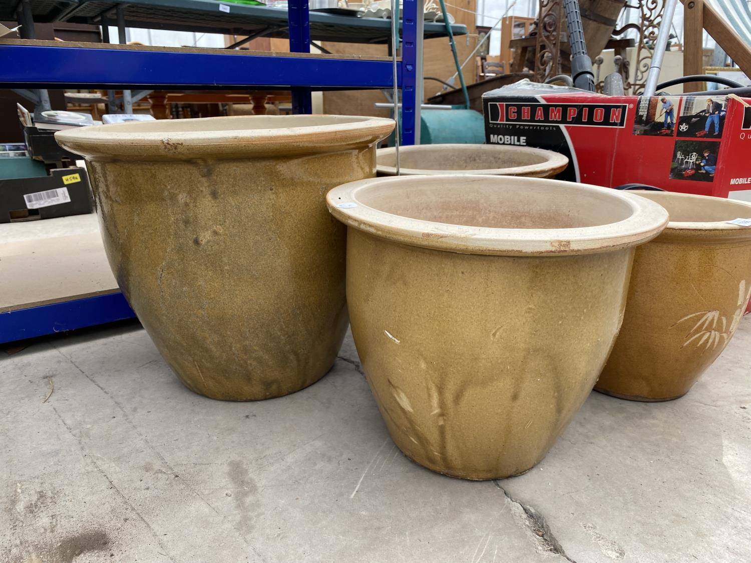 A SET OF FOUR GRADUATED GLAZED PLANT POTS - Image 3 of 9