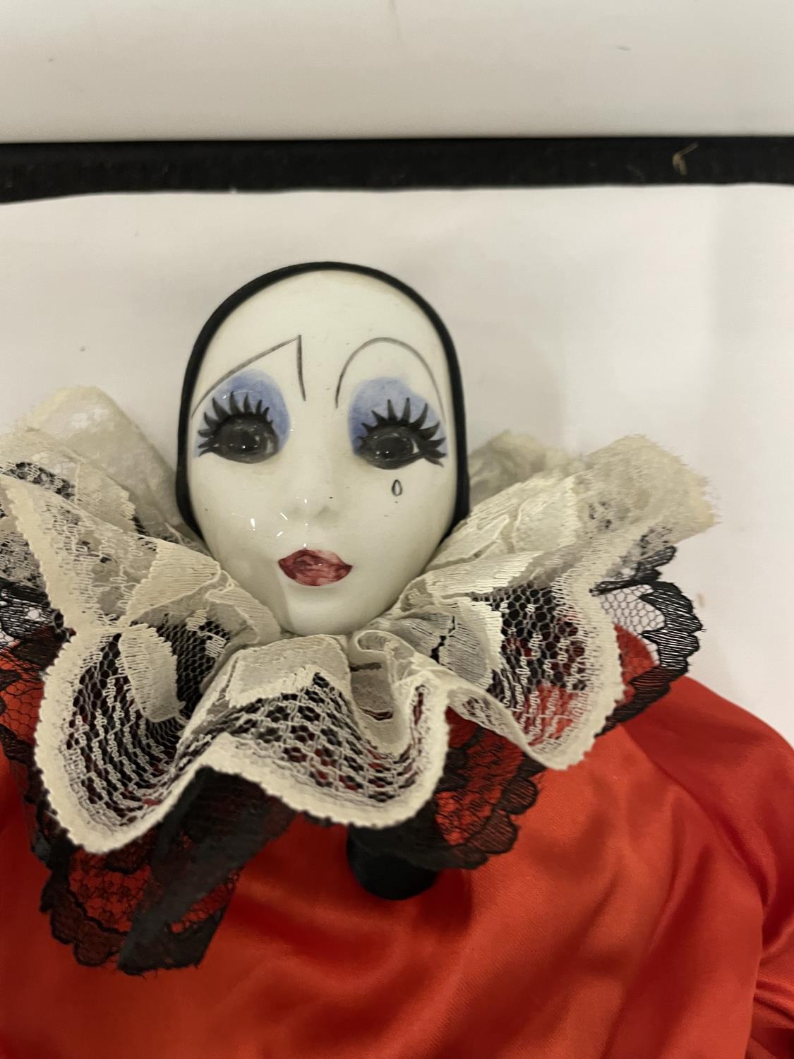 A VINTAGE CLOTH CLOWN DOLL WITH CERAMIC HEAD HEIGHT 51CM - Image 3 of 3