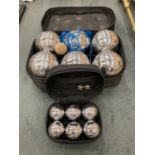 A SET OF BOULES IN A CASE PLUS A MINI SET OF BOULES