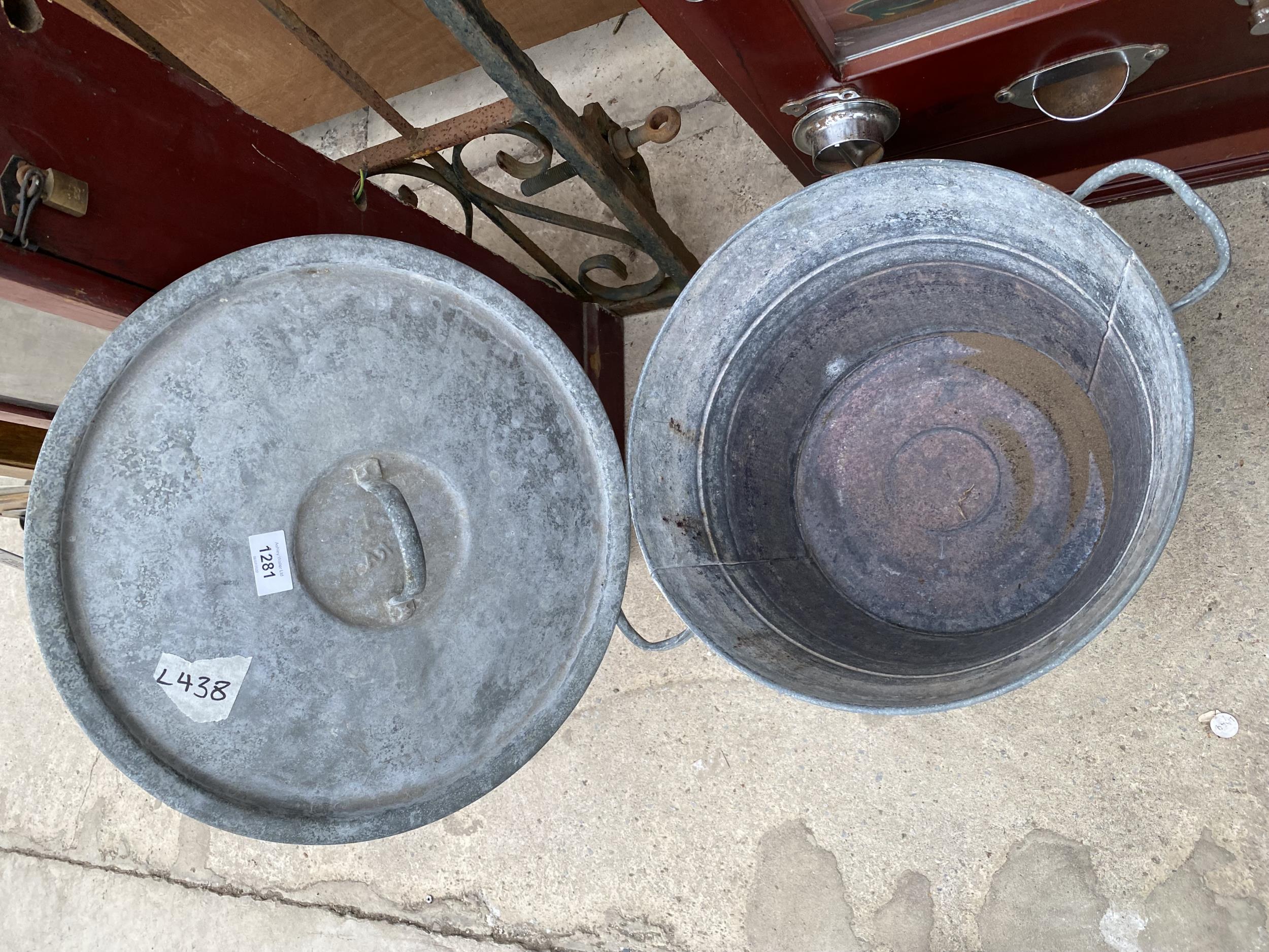 A LARGE GALVANISED LIDDED COOKING POT - Image 3 of 5