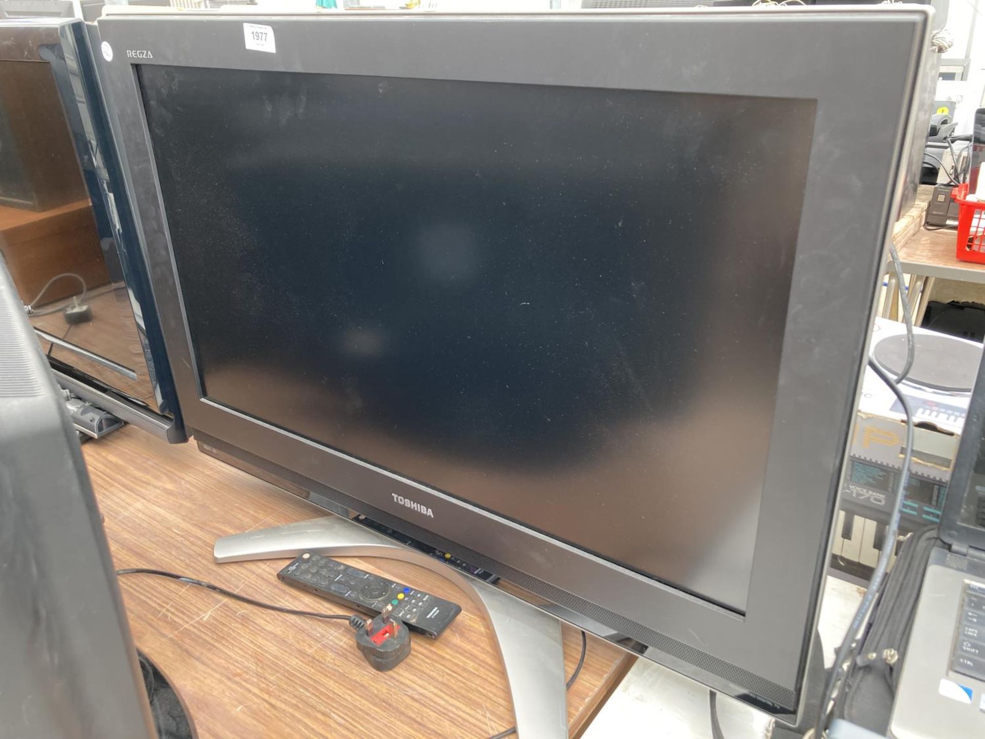 A TOSHIBA 32" TELEVISION WITH REMOTE CONTROL