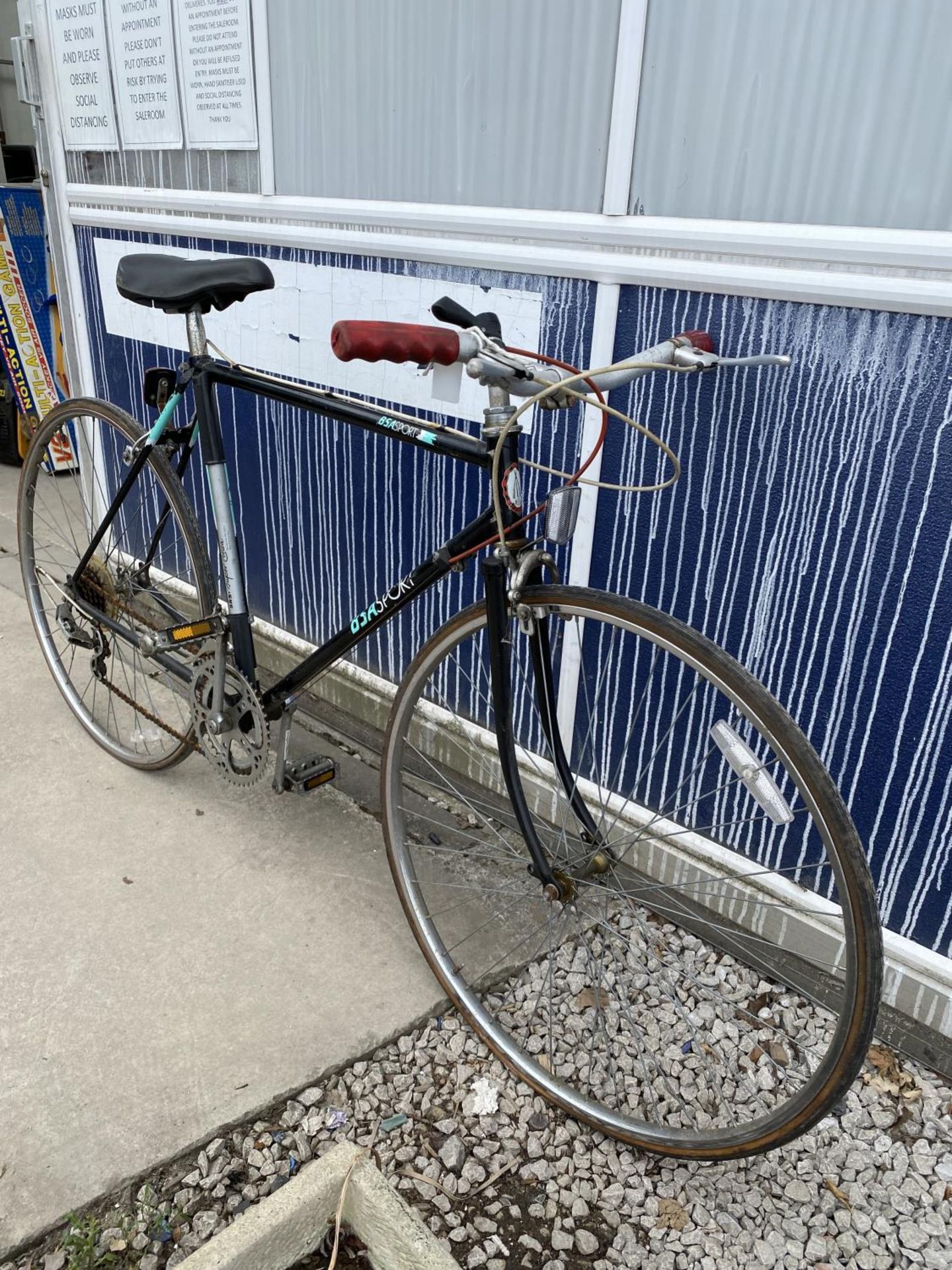 A VINTAGE BSASPORT ROAD RACING BIKE WITH 5 SPEED GEAR SYSTEM - Image 4 of 4