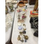 A QUANTITY OF COLLECTABLE ITEMS TO INCLUDE CHINA FLOWER POSIES, BELLS, JUGS, ETC