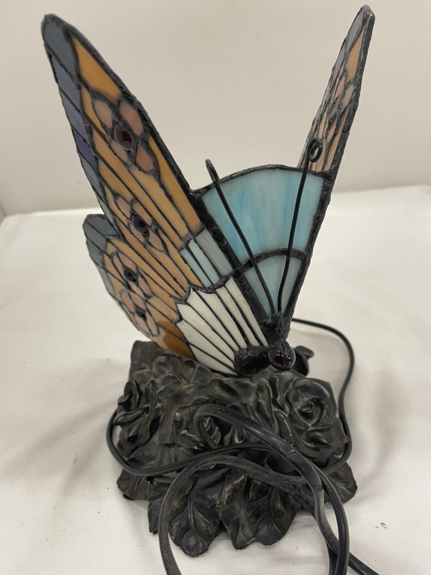 A TIFFANY STYLE BUTTERFLY LAMP HEIGHT 25CM - Image 4 of 4