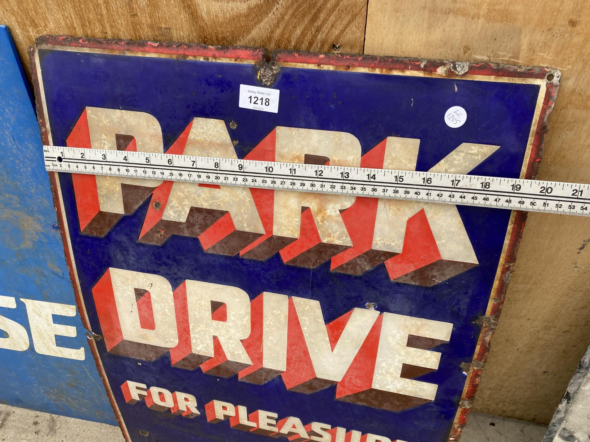 A BELIEVED ORIGINAL ENAMEL 'PARK DRIVE' SIGN (H:77CM W:51CM) - Image 3 of 4