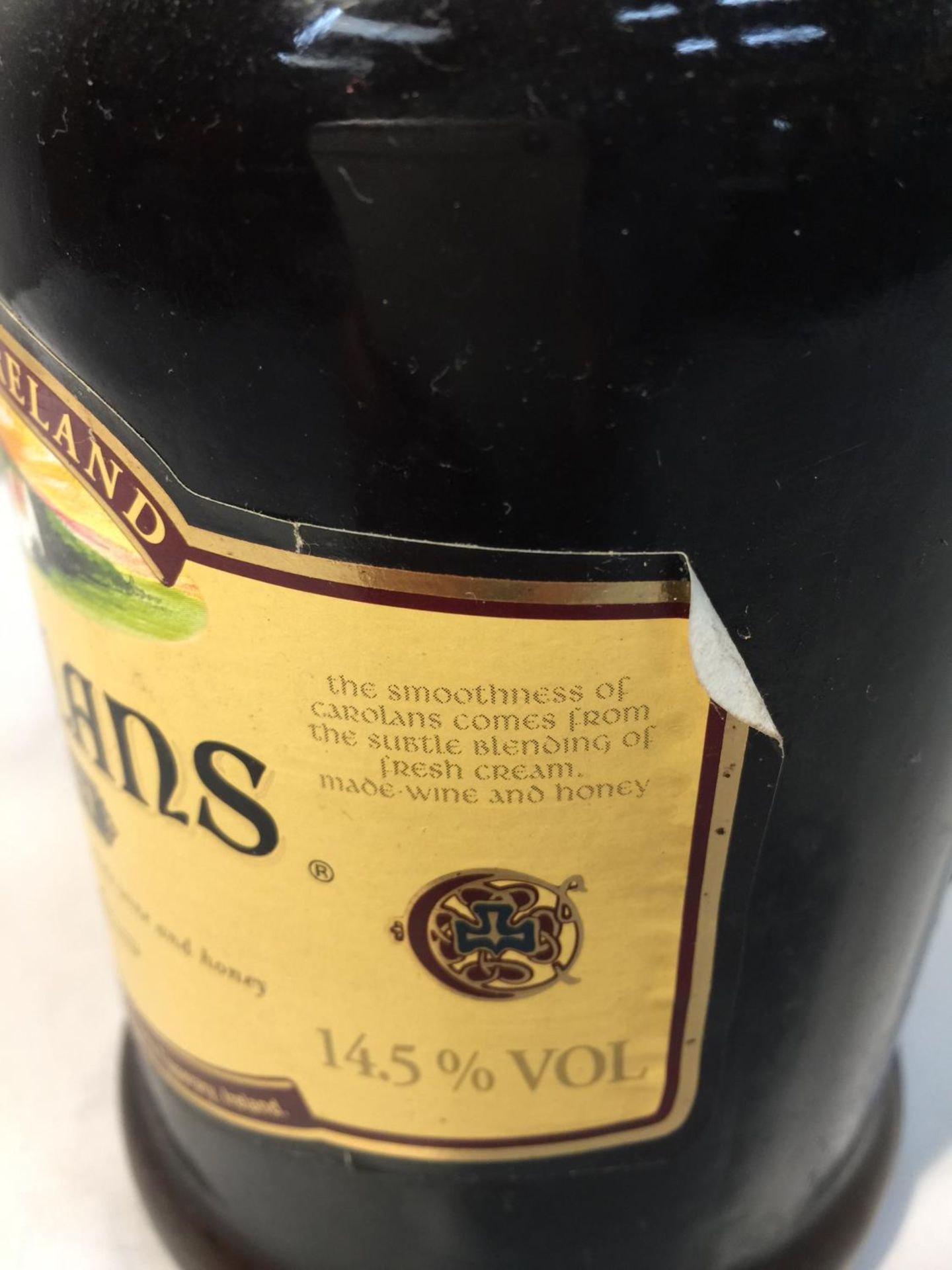 A 1 LITRE BOTTLE OF CAROLANS FINEST BLEND OF IRISH CREAM, MADE-WINE AND HONEY. PRODUCE OF IRELAND - Image 5 of 6