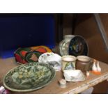 A QUANTITY OF ITEMS TO INCLUDE A RETRO DENBY VASE, STUDIO POTTERY PLATES, GEESE FIGURES, ETC