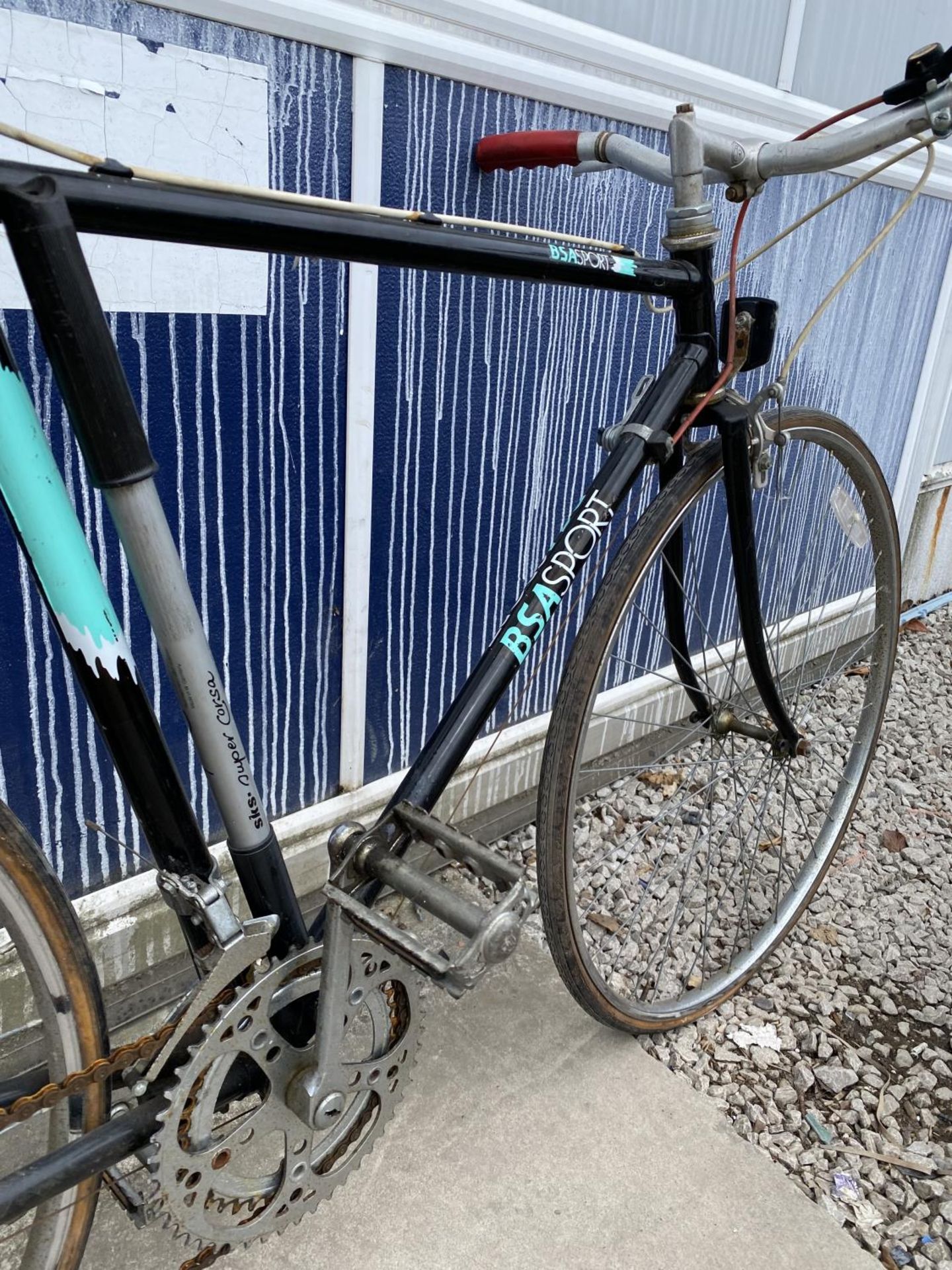 A VINTAGE BSASPORT ROAD RACING BIKE WITH 5 SPEED GEAR SYSTEM - Image 3 of 4