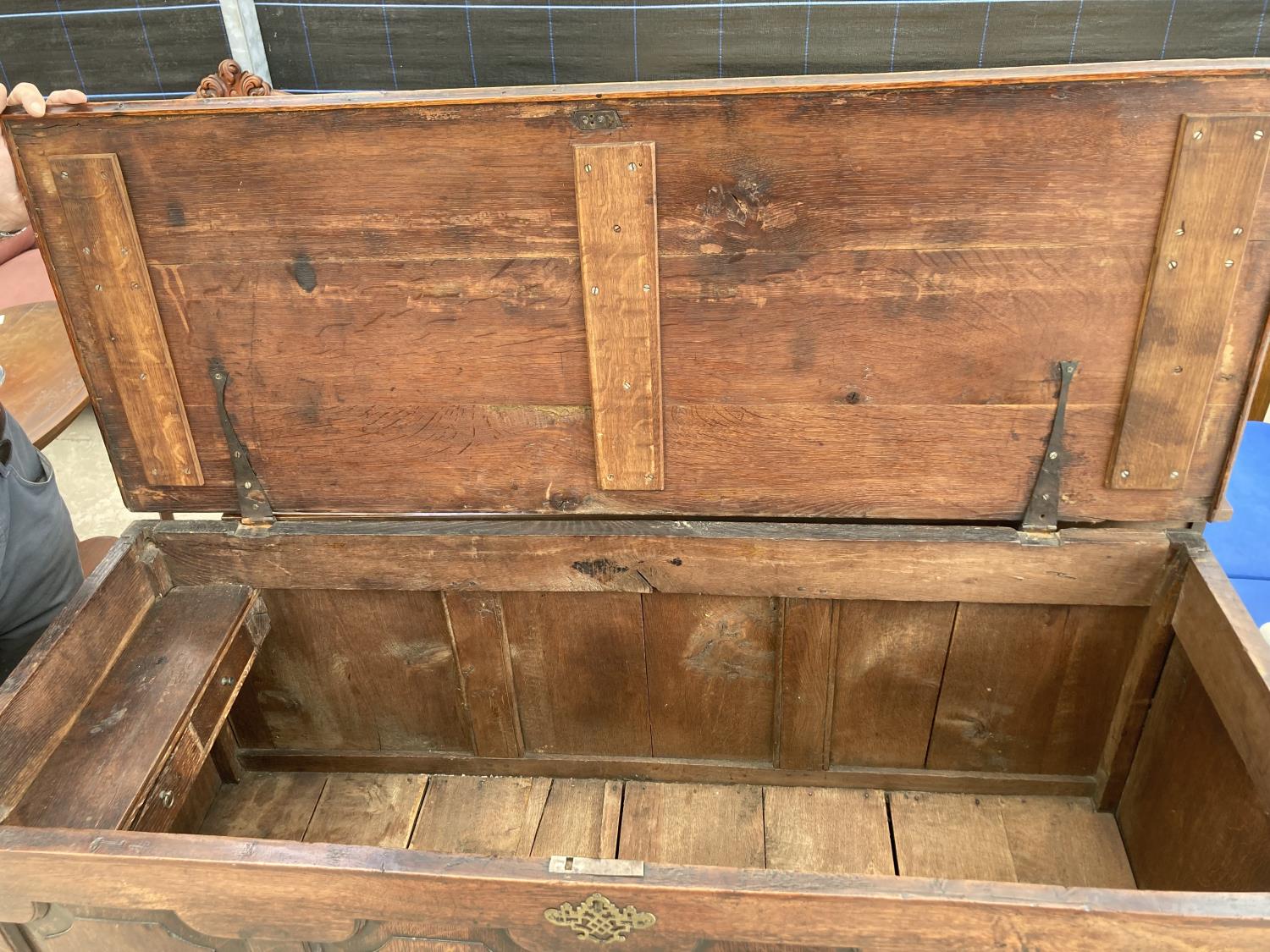 A GEORGE III OAK BLANKET CHEST WITH TWO DRAWERS TO THE BASE AND FOUR PANEL FRONT, 55" WIDE - Image 5 of 9