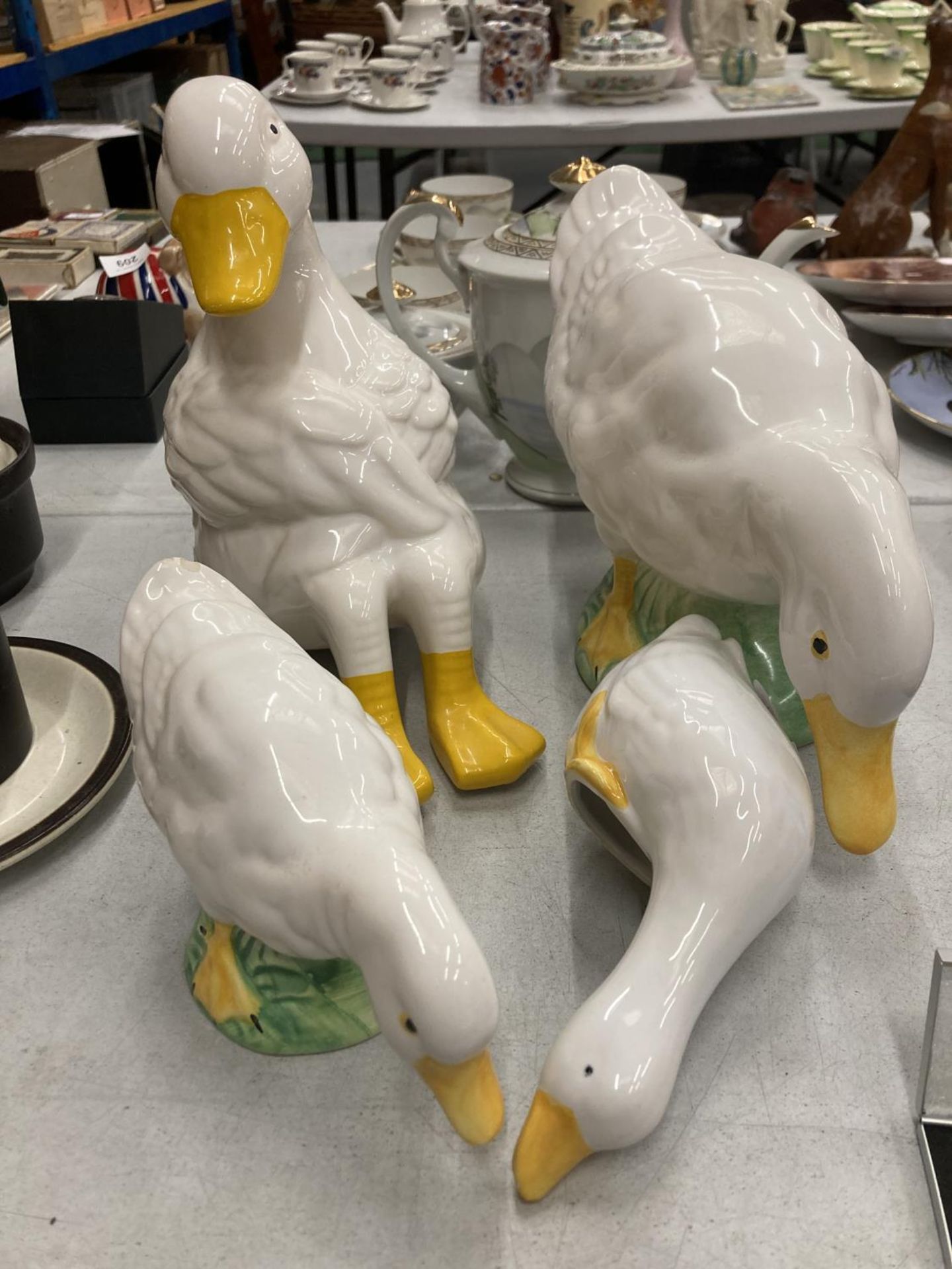 FOUR CERAMIC DUCK FIGURES OF GRADUATING SIZES