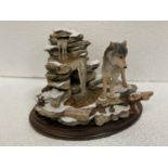 A COUNTRY ARTISTS HANDCRAFTED LARGE FIGURE OF A WOLF HIGH GROUND BASE 22CM X 14.5CM