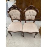 A PAIR OF ITALIAN STYLE DINING CHAIRS WITH BUTTON-BACKS