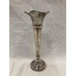 A HALLMARKED BIRMINGHAM SILVER BUD VASE WITH WEIGHTED BASE HEIGHT 25CM GROSS WEIGHT 355.9 GRAMS