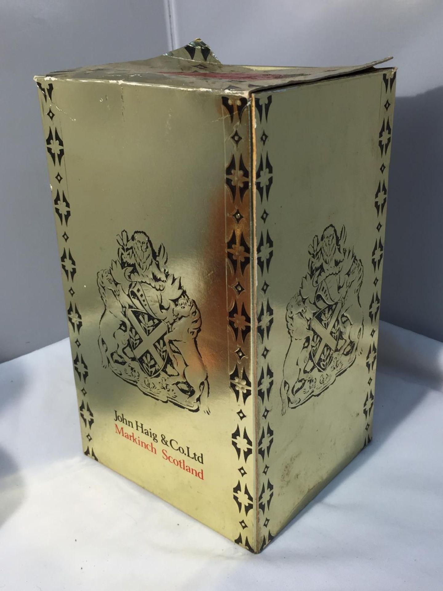 A BOXED DIMPLE DE LUXE SCOTCH WHISKY 70 PROOF 26 2/3 FL.OZS. PROCEEDS TO BE DONATED TO EAST CHESHIRE - Image 4 of 4