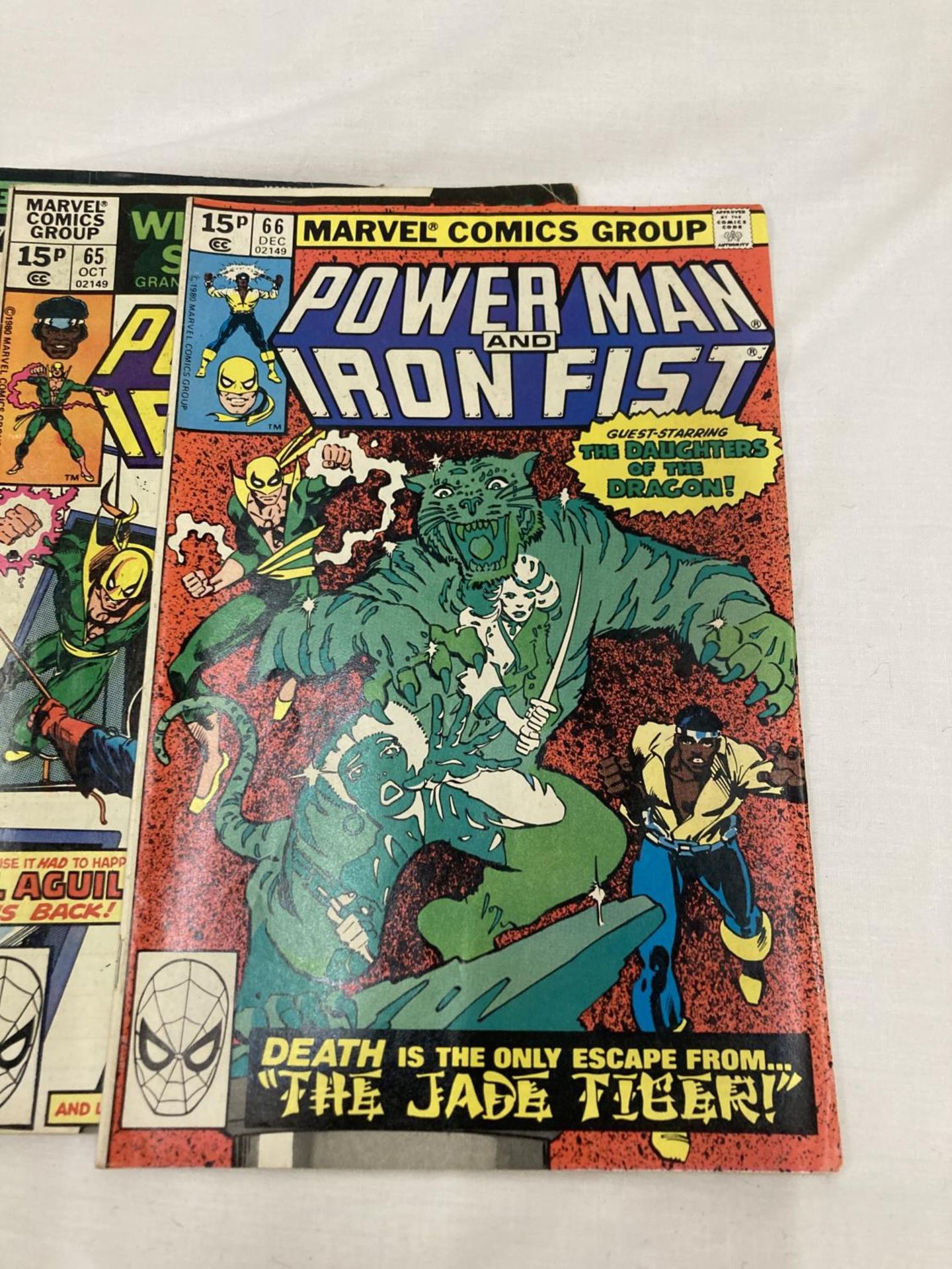 FIVE VINTAGE MARVEL POWERMAN AND IRON FISH COMICS FROM THE 1970'S - Image 8 of 14