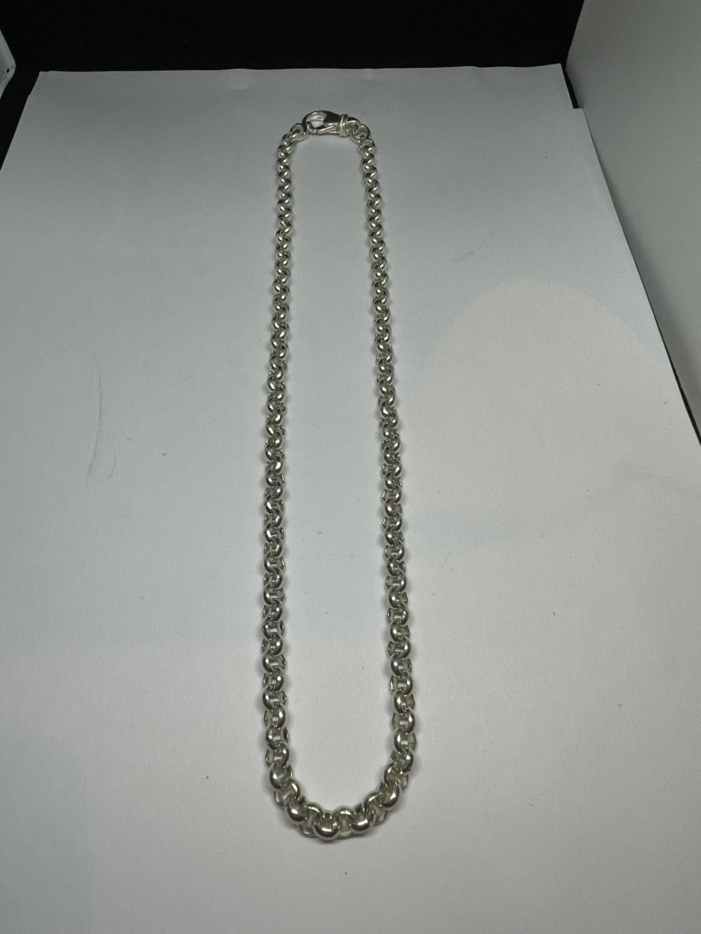 A HEAVY MARKED SILVER BELCHER CHAIN NECKLACE LENGTH 20 INCHES