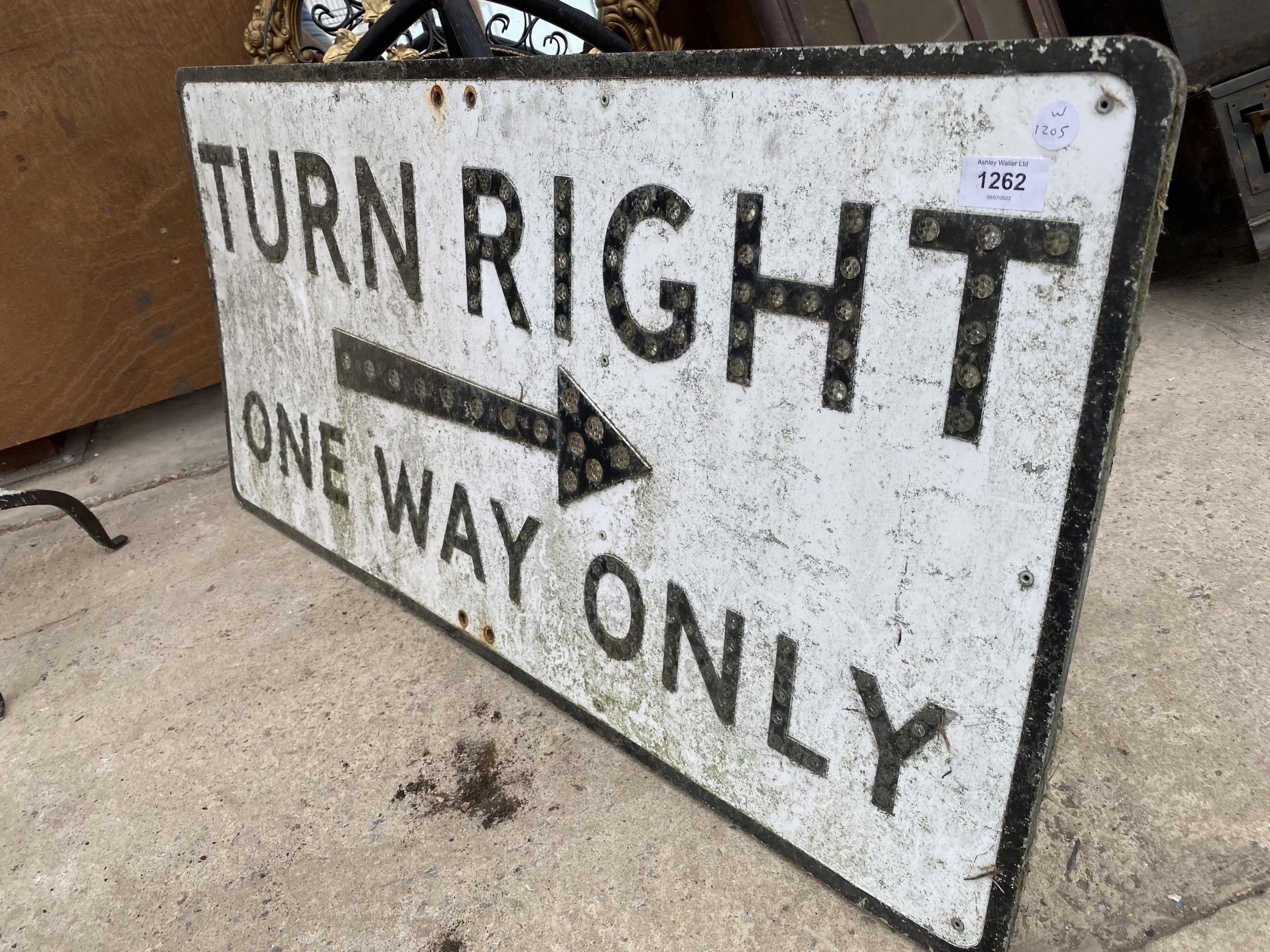 A VINTAGE 'TURN RIGHT ONE WAY ONLY' SIGN - Image 2 of 5