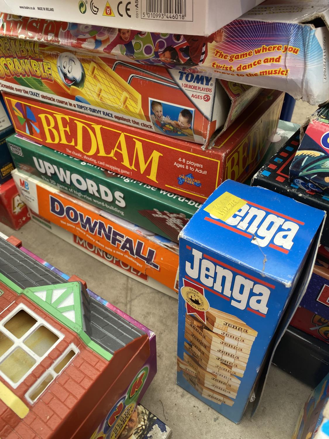 A LARGE COLLECTION OF RETRO BOARD GAMES - Image 5 of 7