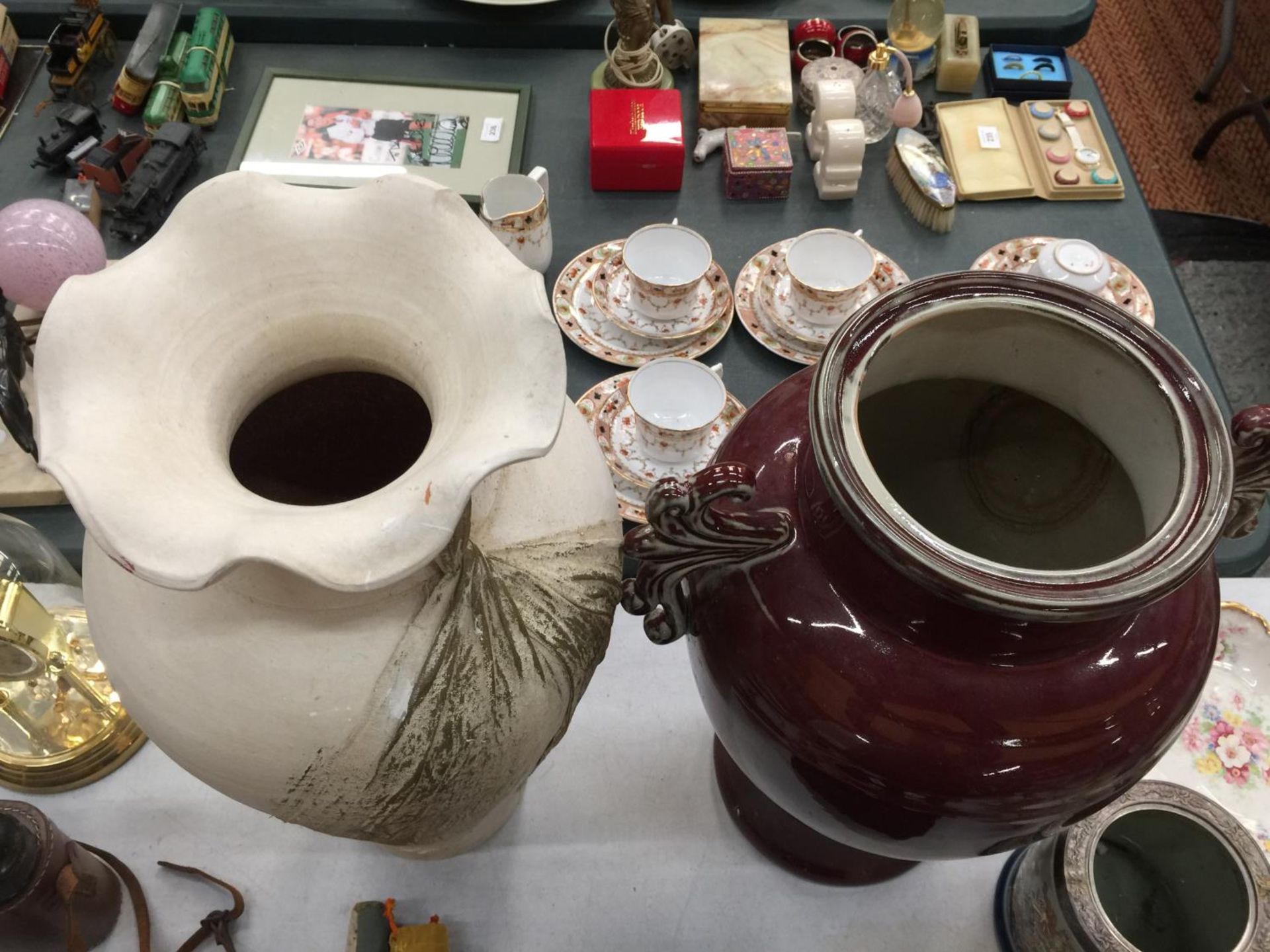 TWO LARGE VASES, ONE STONE EFFECT WITH FLUTED TOP H: 50CM W:30 CM , ONE BURGUNDY GLAZED WITH - Image 3 of 6