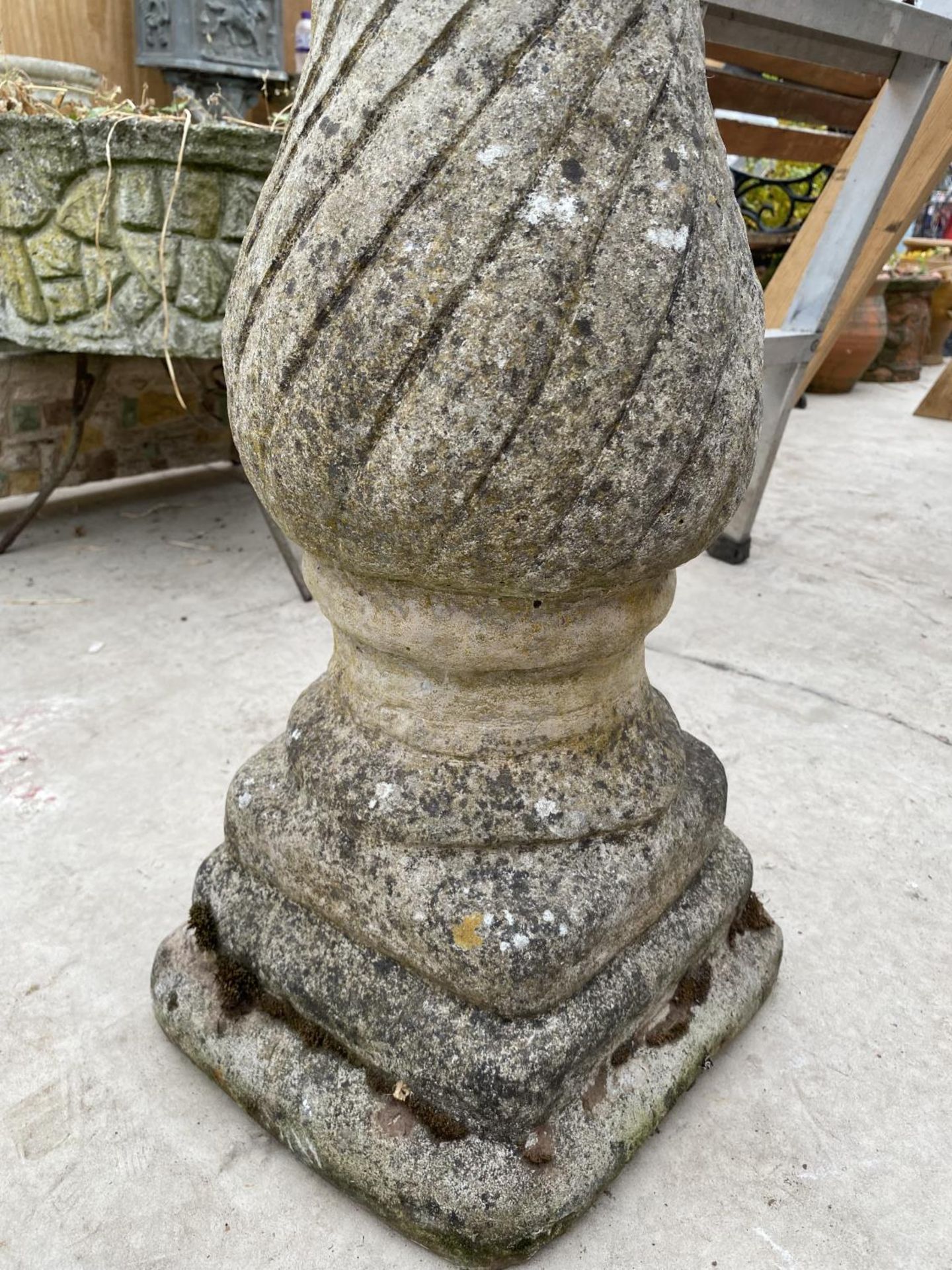 A RECONSTITUTED TURNED PEDESTAL COLUMN - Image 3 of 4