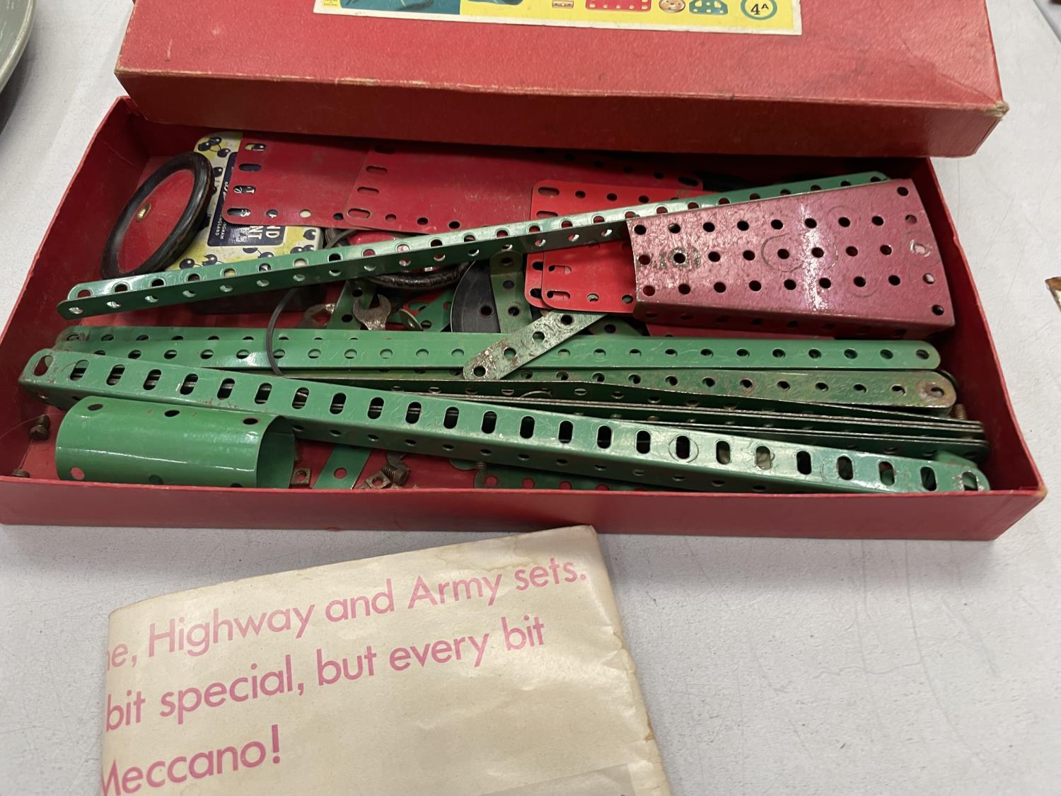 TWO VINTAGE BOXED MECCANO SETS WITH INSTRUCTIONS - Image 3 of 6