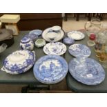 A LARGE ASSORTMENT OF BLUE AND WHITE CERAMICS TO INCLUDE A ROYAL CAULDON GINGER JAR, ORIENTAL