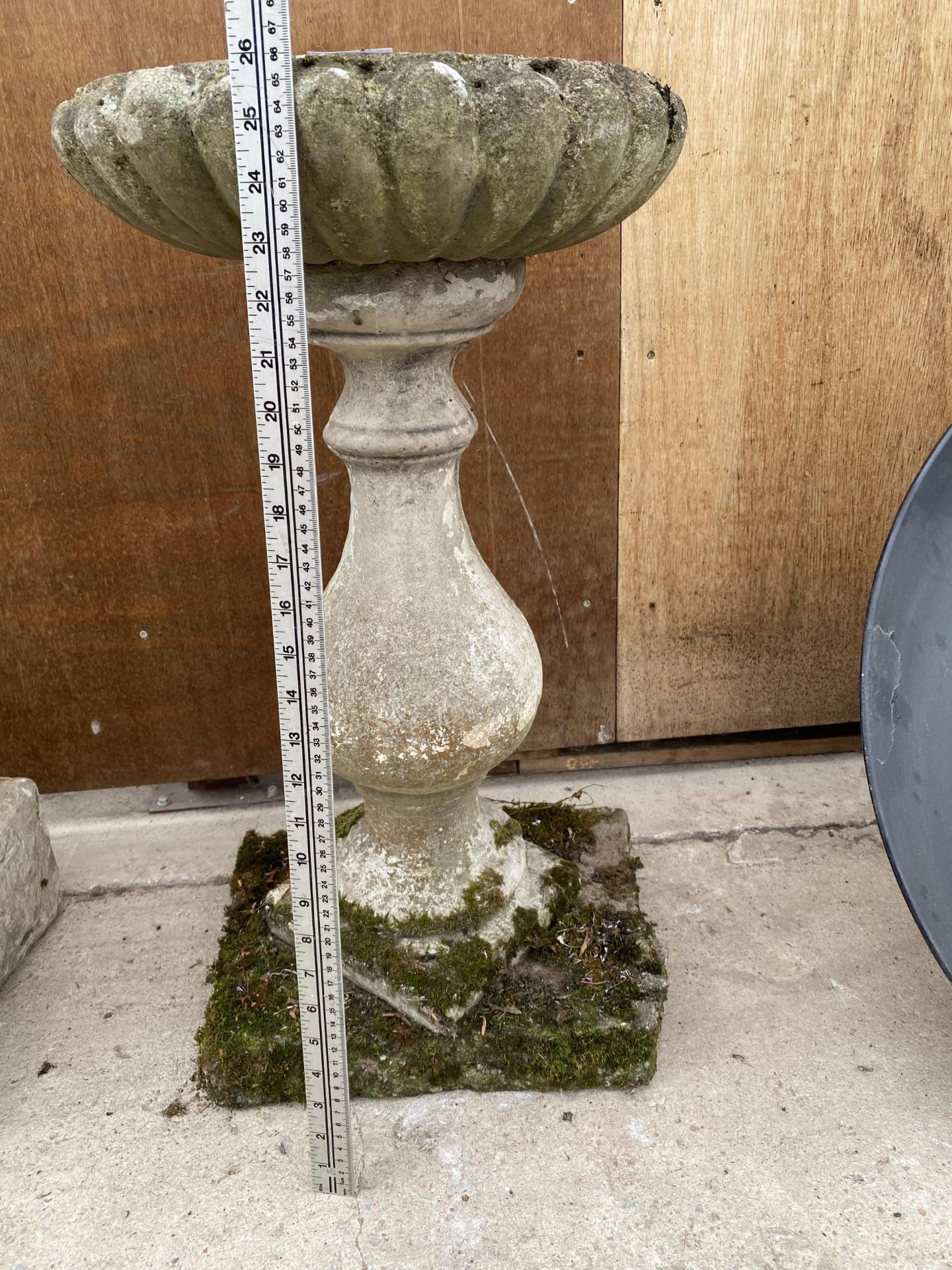 A RECONSTITUTED STONE BIRD BATH WITH PEDESTAL BASE (H:67CM) - Image 3 of 3