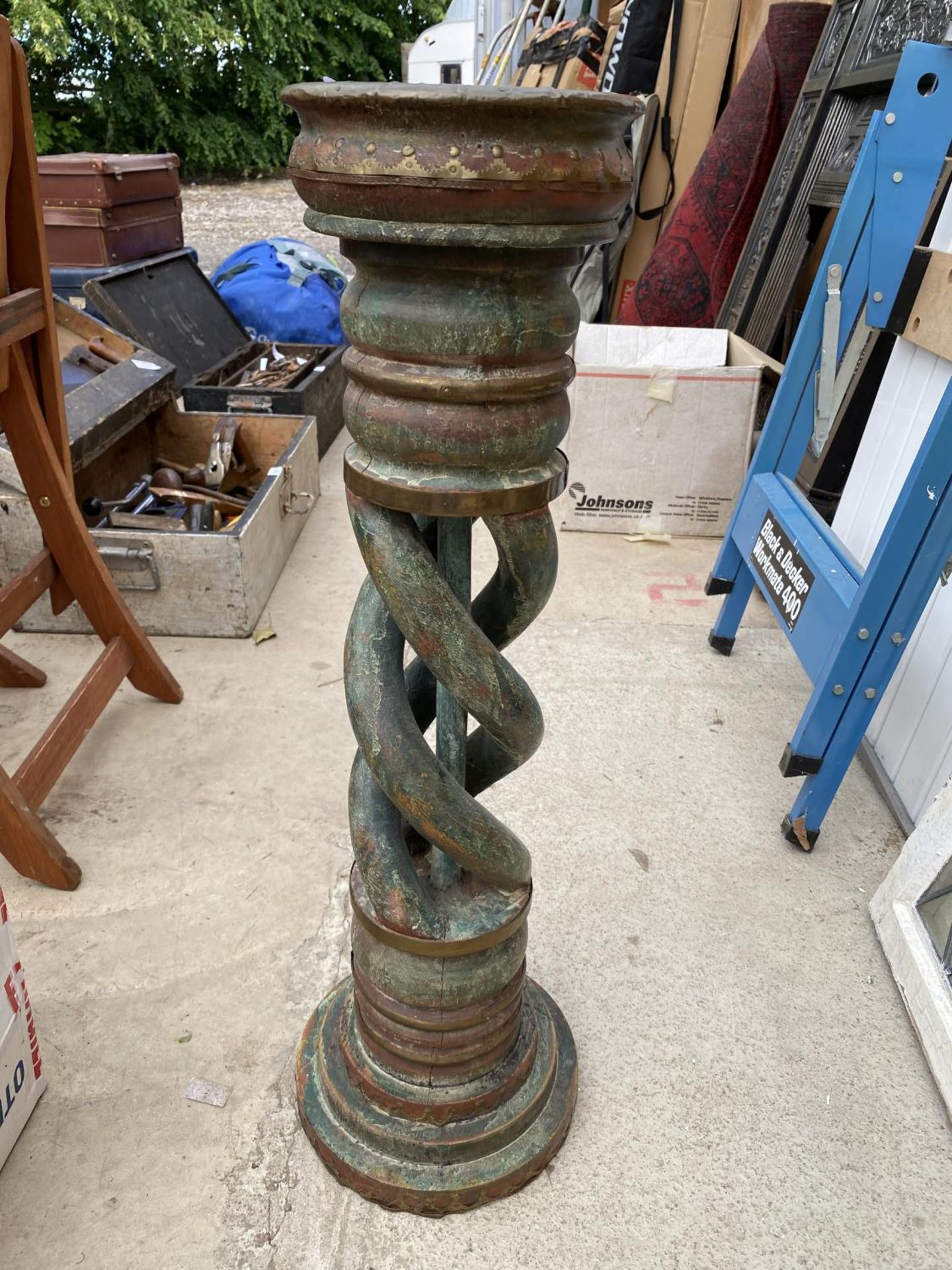 A WOODEN PEDESTAL PLANT STAND - Image 2 of 12