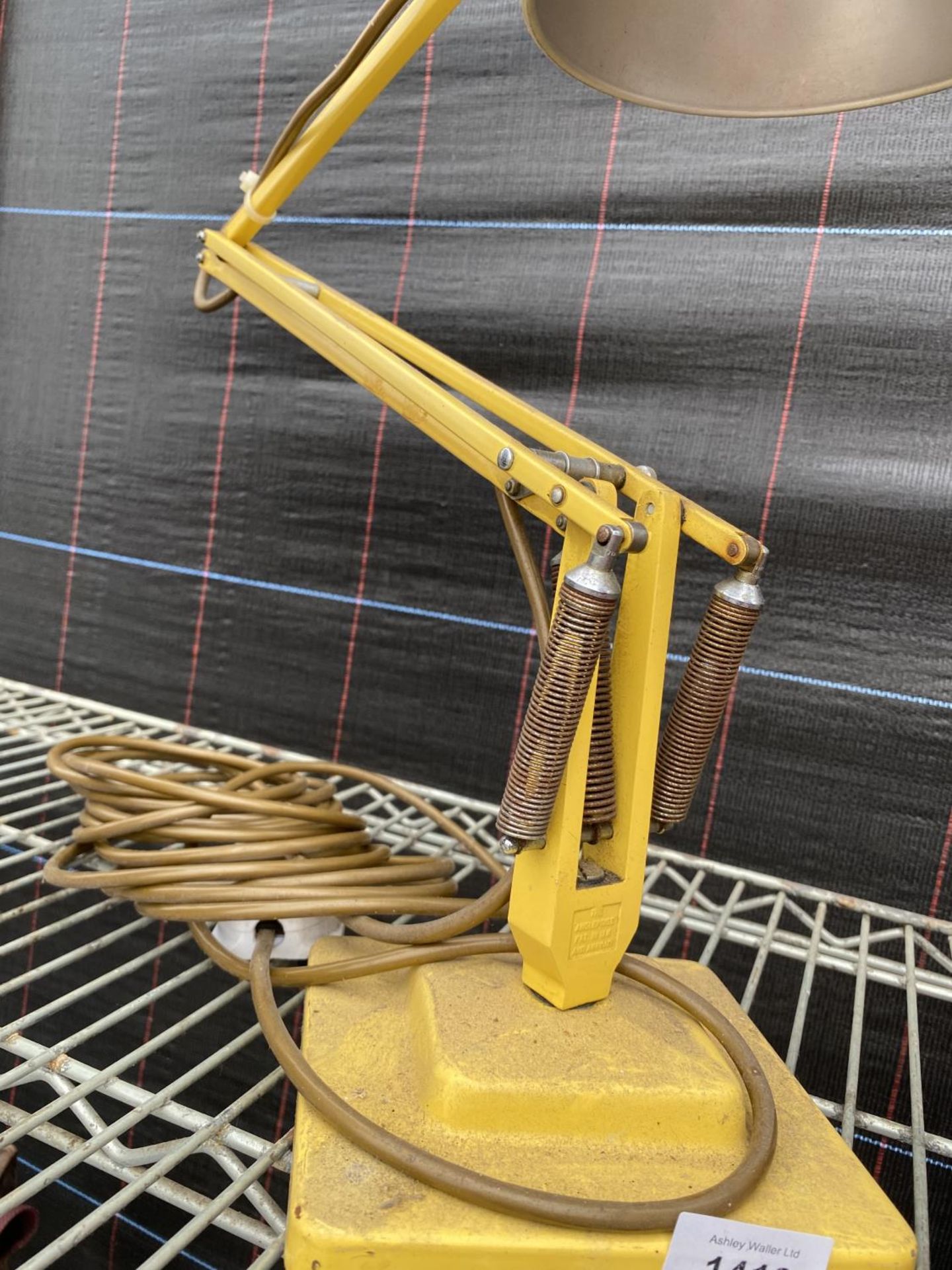 A RETRO MID CENTURY YELLOW HERBERT TERRY ANGLE POISE LAMP - Image 2 of 4