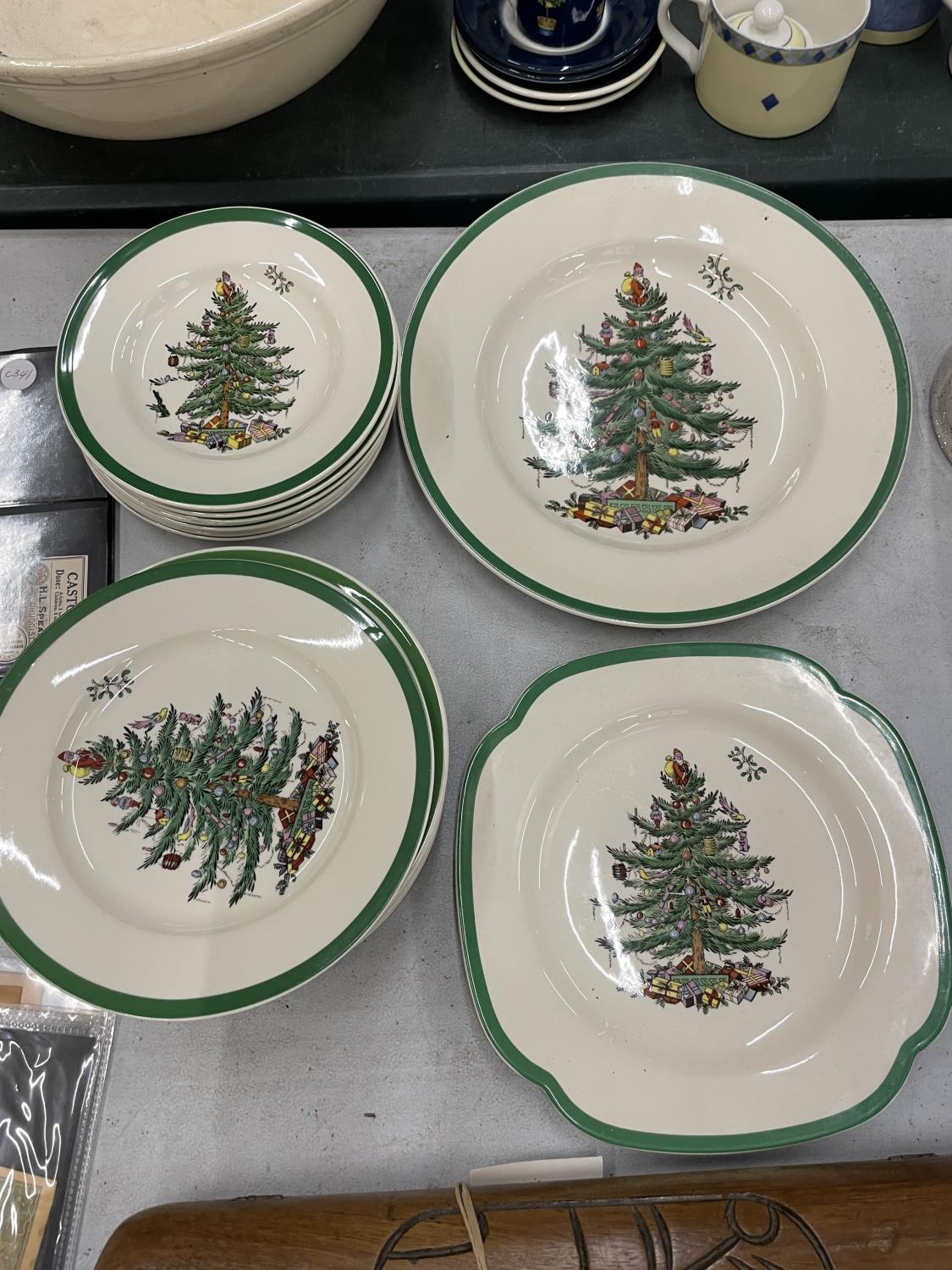 A QUANTITY OF SPODE 'CHRISTMAS TREE' PLATES