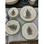 A QUANTITY OF SPODE 'CHRISTMAS TREE' PLATES